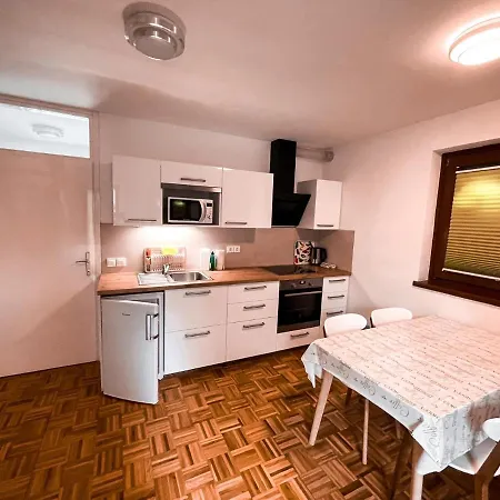 Mad House 1, Terme Catez Semesterbostad