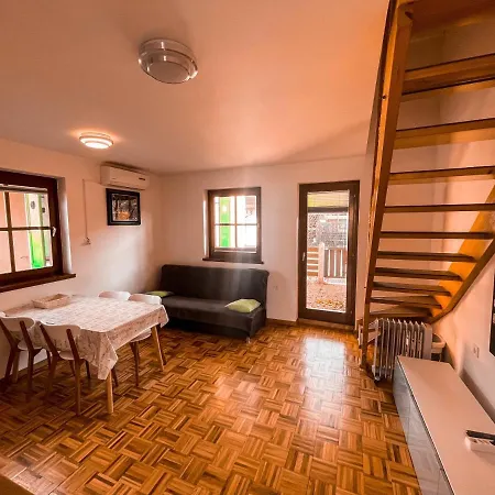 Mad House 1, Terme Catez