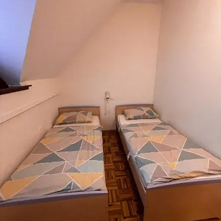 Semesterbostad Mad House 1, Terme Catez